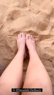 Hina Khan feet photo thumbnail