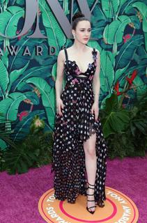 Rachel Brosnahan feet photo thumbnail