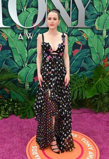 Rachel Brosnahan feet photo thumbnail