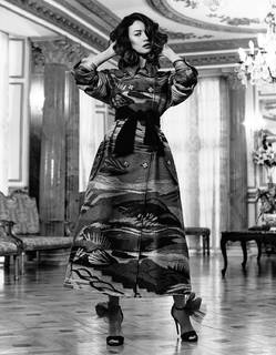 Olga Kurylenko feet photo thumbnail