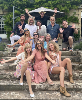 Elizabeth Hurley feet photo thumbnail
