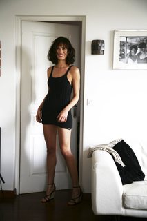 Olga Kurylenko feet photo thumbnail