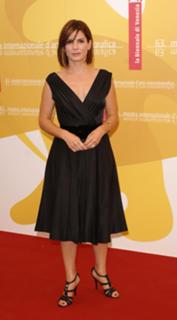 Sandra Bullock feet photo thumbnail