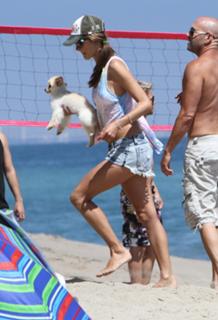 Alessandra Ambrosio feet photo thumbnail