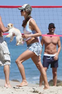 Alessandra Ambrosio feet photo thumbnail