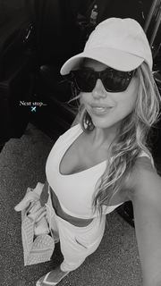 Kara Del Toro feet photo thumbnail