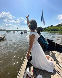 Anna Popek feet photo thumbnail