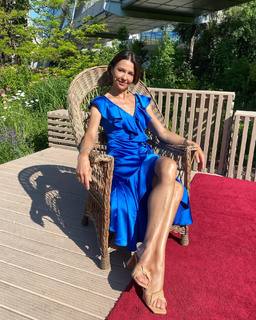 Anna Popek feet photo thumbnail