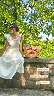 Anna Popek feet photo thumbnail