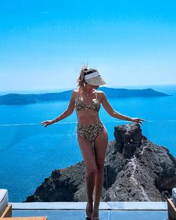Athina Oikonomakou feet photo thumbnail