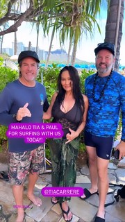 Tia Carrere feet photo thumbnail