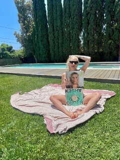 Kesha feet photo thumbnail