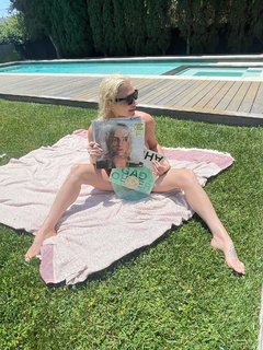 Kesha feet photo thumbnail