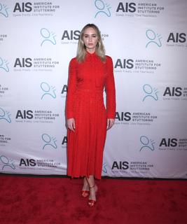 Emily Blunt feet photo thumbnail