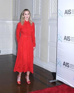 Emily Blunt feet photo thumbnail
