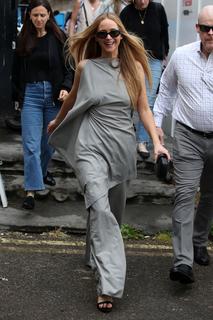 Jennifer Lawrence feet photo thumbnail