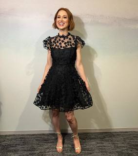 Ellie Kemper feet photo 4
