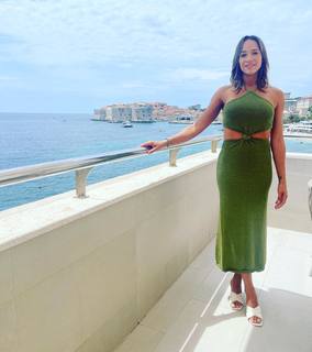 Dania Ramirez feet photo thumbnail