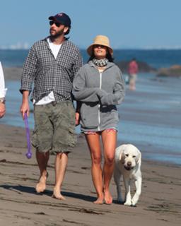 Jordana Brewster feet photo thumbnail