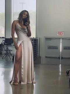 Halle Berry feet photo thumbnail