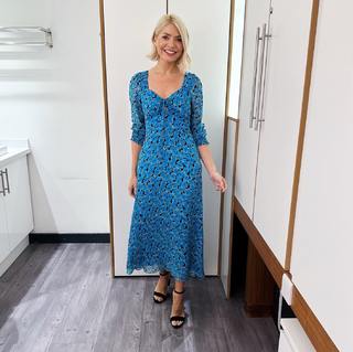 Holly Willoughby feet photo thumbnail
