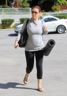 Alyssa Milano feet photo thumbnail