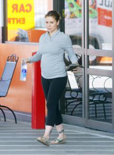 Alyssa Milano feet photo thumbnail