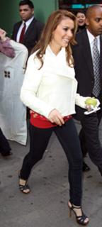 Alyssa Milano feet photo thumbnail