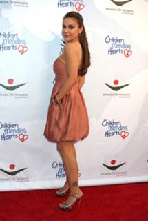 Alyssa Milano feet photo thumbnail