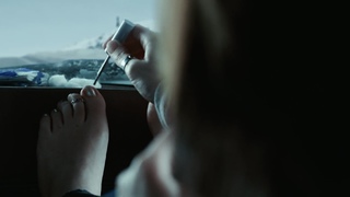 Emily Blunt feet photo thumbnail