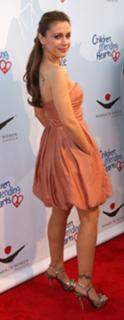 Alyssa Milano feet photo thumbnail