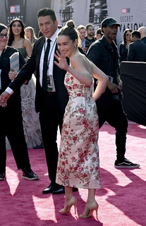 Emilia Clarke feet photo thumbnail