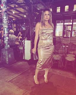 Alicia Silverstone feet photo thumbnail