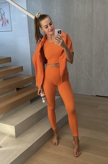 Karolina Pisarek feet photo thumbnail