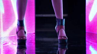 Dulce María feet photo thumbnail