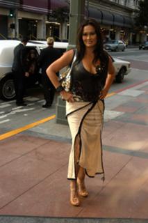 Tia Carrere feet photo thumbnail