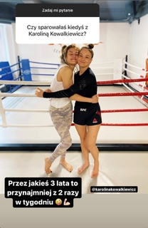 Karolina Kowalkiewicz feet photo thumbnail