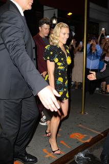Scarlett Johansson feet photo thumbnail
