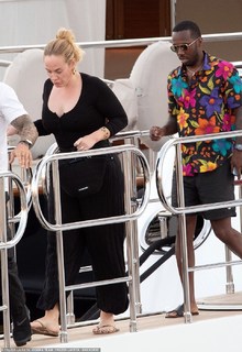 Adele feet photo 4