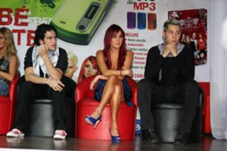 Dulce María feet photo thumbnail