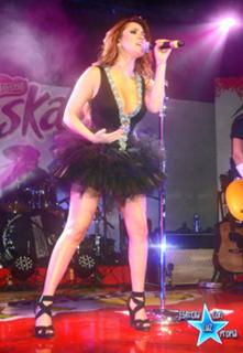 Dulce María feet photo thumbnail
