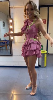 Carla Diaz feet photo thumbnail