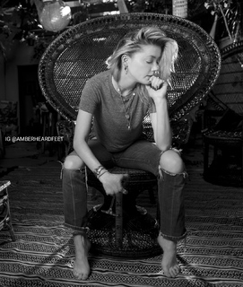 Amber Heard feet photo thumbnail