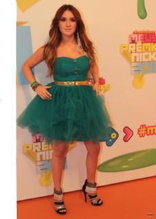 Dulce María feet photo thumbnail