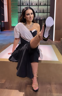 Claudia Lizaldi feet photo thumbnail
