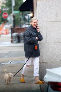 Naomi Watts feet photo thumbnail