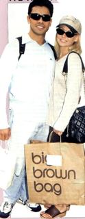Kelly Ripa feet photo thumbnail