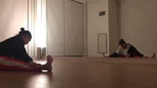 Camren Bicondova feet photo 1