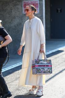 Jennifer Lopez feet photo thumbnail
