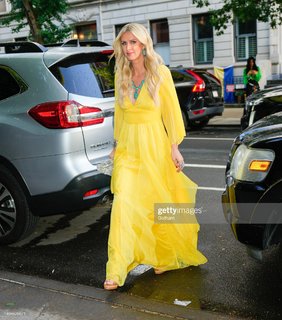 Nicky Rothschild feet photo thumbnail
